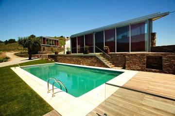 Maison d’hôte pour 2 personnes, avec jardin ainsi que vue et piscine dans Mesão Frio
