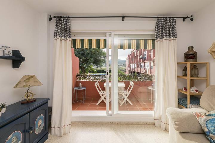 Entire holiday apartment, Camarote De Algetares - Apartment with shared pool and free Wifi. in Playa de Getares, Algeciras