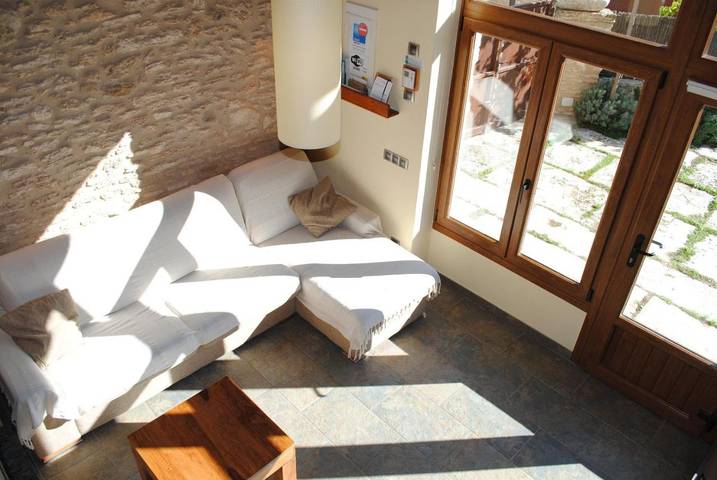 Casa rural para 5 personas, con Terraza y Jardín además de Piscina y Vistas en Porqueras - 3