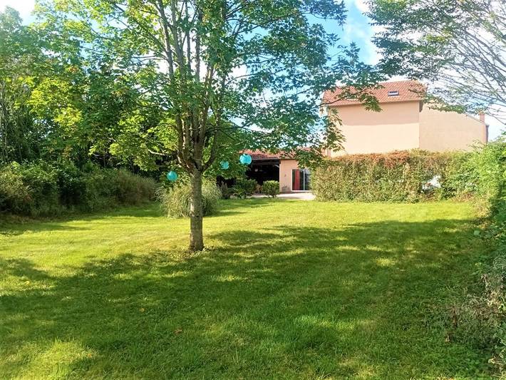 Gîte pour 10 personnes, avec jardin et terrasse dans Sury-en-Vaux - 2