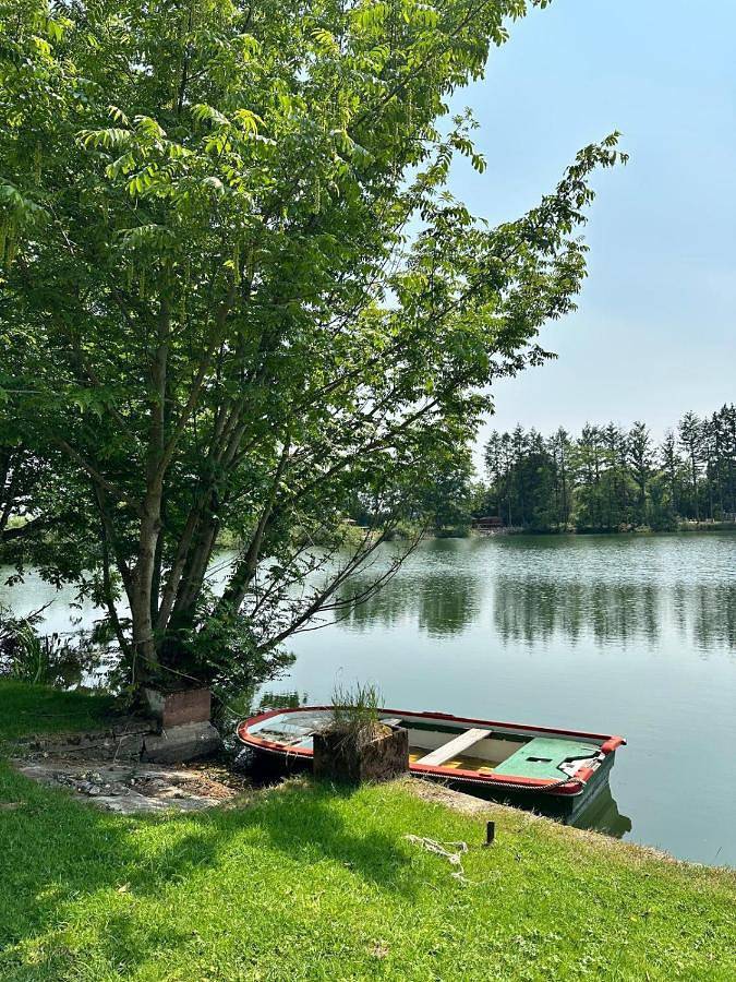 Le Gland - Cabane isolée au bord de l'eau & pêche in Roye, Haute-Saône