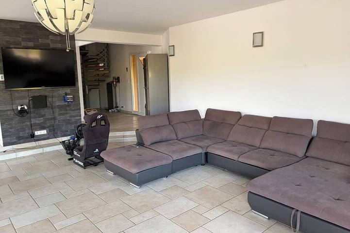 Villa with a pool, not overlooked in Isle-sur-Marne, Marne