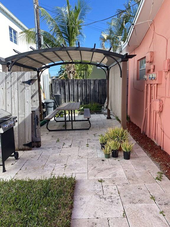 Apartment for 4 people, with yard and terrace, with pets in West Palm Beach
