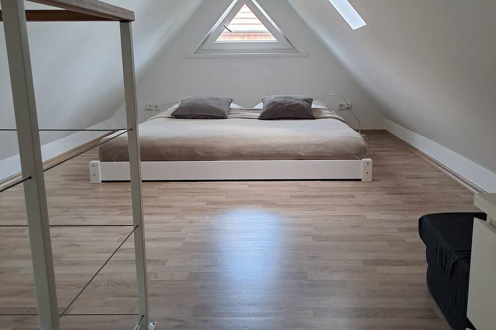 Ganze Wohnung, Direkt am See! - viel Platz für Familie & Freunde - modern & exklusiv in Strasen, Wustrow (Mecklenburgische Seenplatte)
