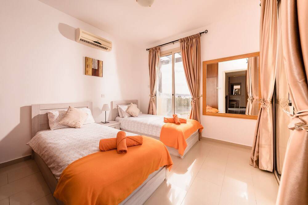 Coral Bay!Views! Two Bed Beautiful Villa, Pool, A.Con, Wifi,Nr Restaurants, Bars in Peyia, South Cyprus