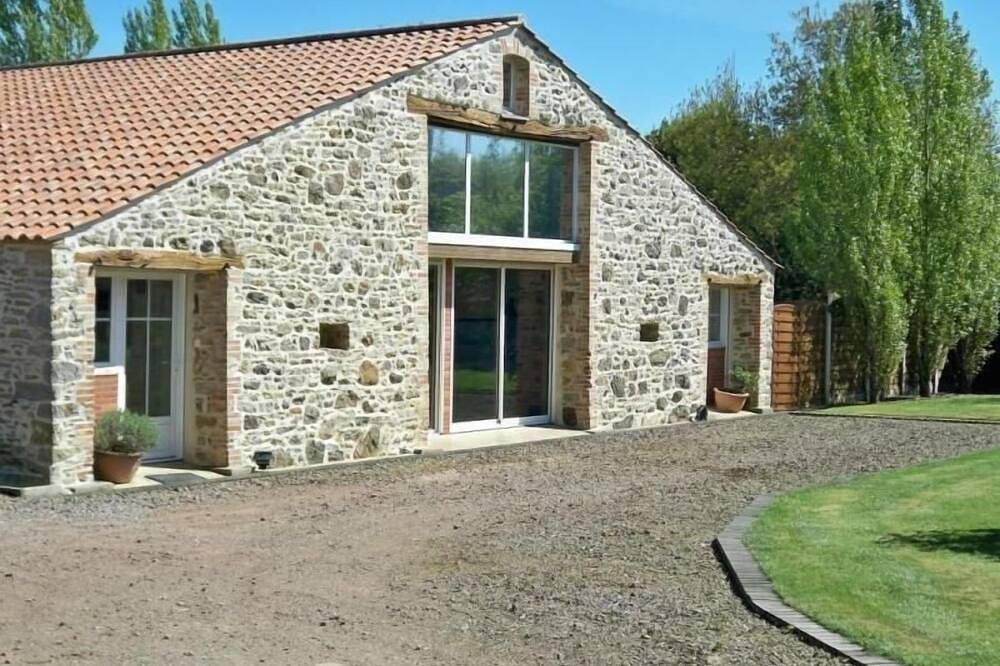 Grange rénovée avec piscine privative - 4 ch, jardin clos, à 7 km d'Indian Forest in Le Champ-Saint-Père, Vendée