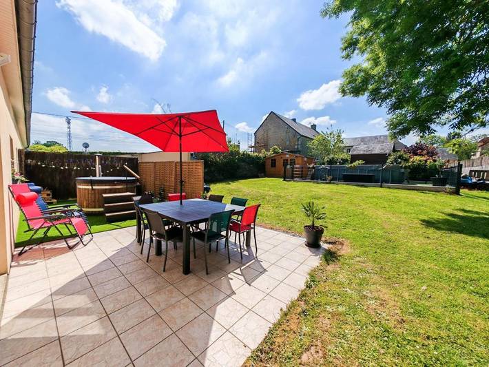Maison de vacances pour 8 personnes, avec piscine et jardin ainsi que sauna et vue, animaux acceptés