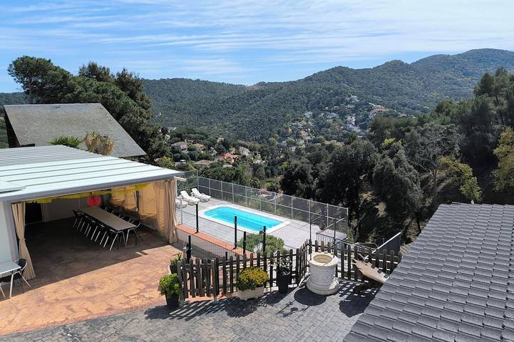 Gîte pour 16 personnes, avec jardin, animaux acceptés à Argentona