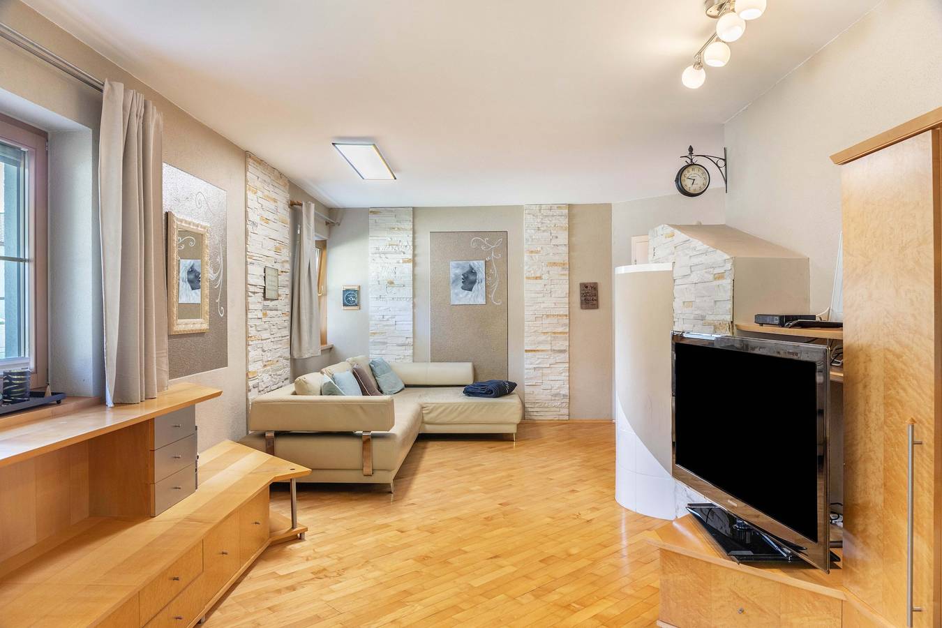 Entire apartment, Apartment 'Große Wohnung Mit Garten' with Mountain View, Private Terrace and Wi-Fi in Stubai Alps, Völs
