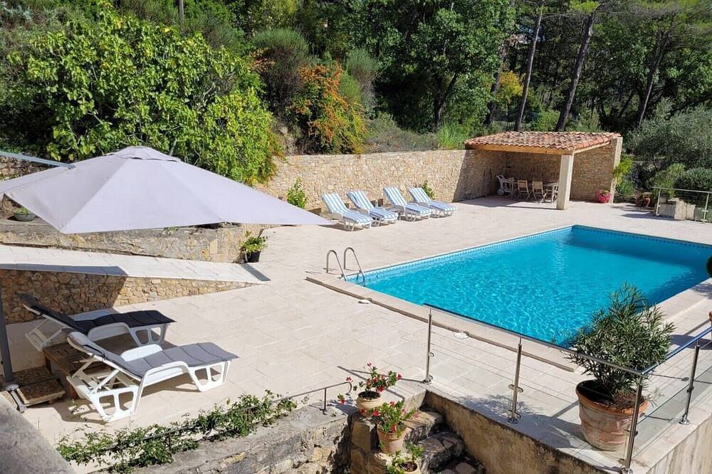 Charmantes Haus mit Pool. in Saint-Antonin-du-Var, Brignoles Region