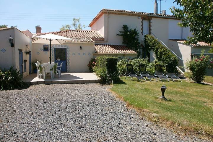 Location de vacances pour 7 personnes, avec Terrasse et Jardin à Landevieille