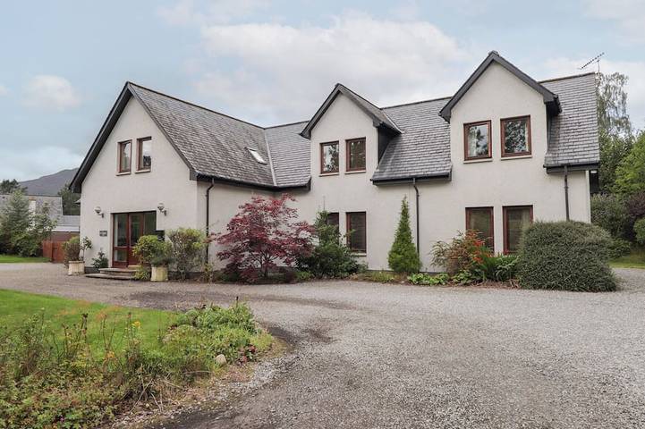 Cottage for 10 people, with garden in Newtonmore