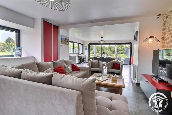 Gîte pour 7 personnes, avec Terrasse ainsi que Jardin et Piscine à Coatréven - 4