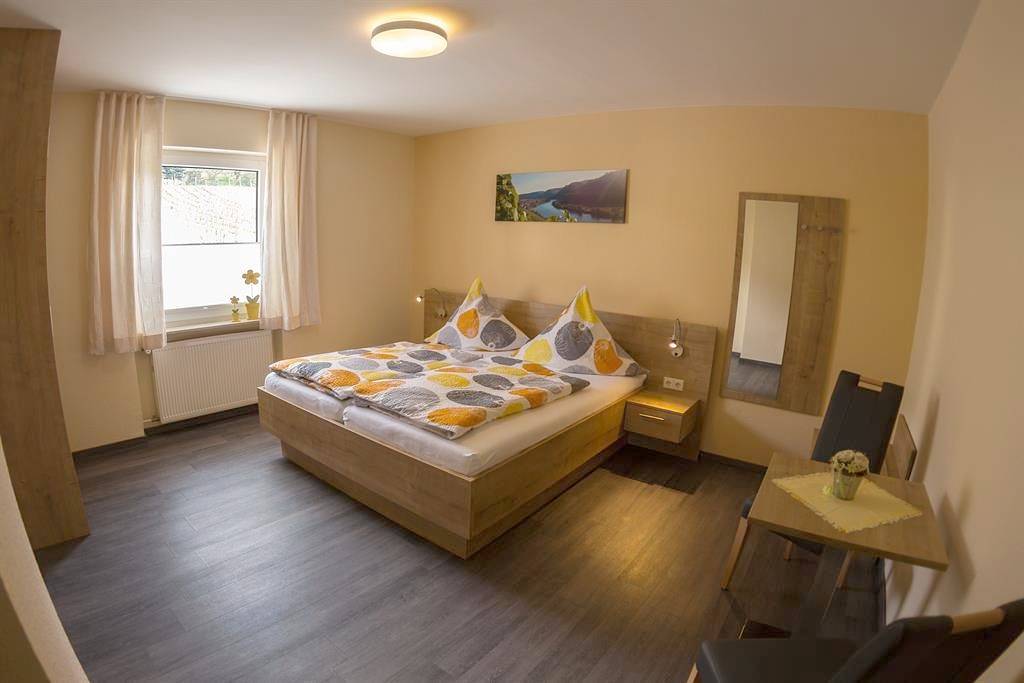 Ganze Ferienwohnung, 2-Bettwohnung - Schlossberg in Burg (Mosel), Bernkastel-Kues & Umgebung