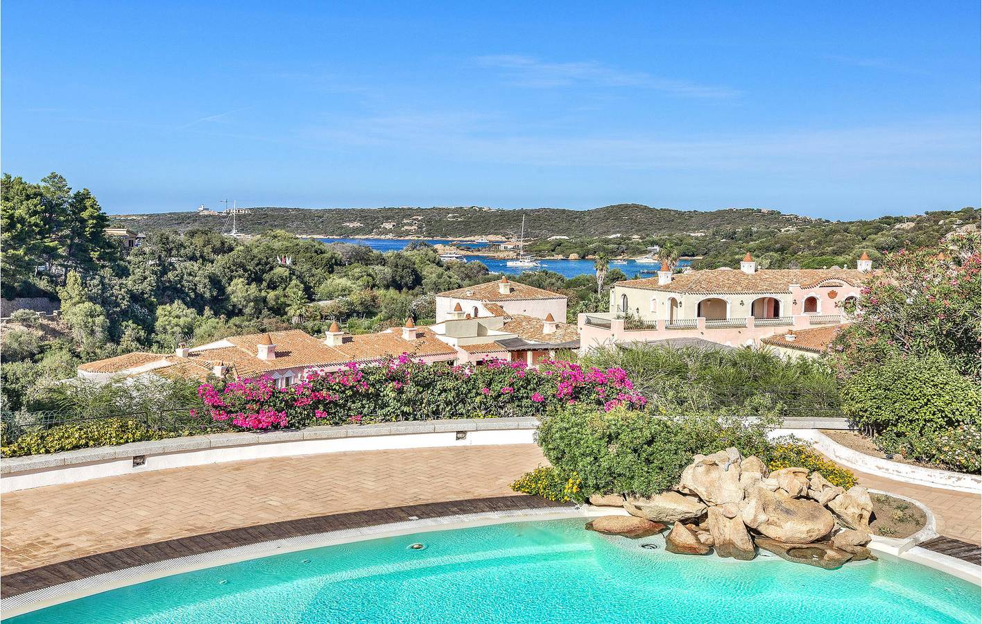 Ganze Ferienwohnung, Sardinien Apartment w/ AC, Parkplatz, Pool & Küche - 2km zum Baja Beach in Liscia di Vacca, Arzachena