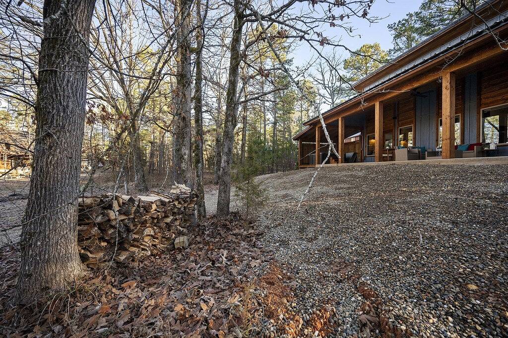 Cottage on the Pond: Hot Tub, Patio, Fishing in Broken Bow, Broken Bow Lake