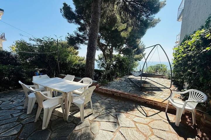 Villa für 6 Personen, mit Balkon und Garten