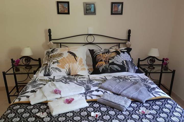 Gîte pour 4 personnes, avec jardin ainsi que piscine et terrasse à Sarlat-la-Canéda - 2