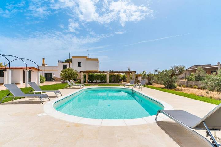 Chambre d’hôte pour 3 personnes, avec Terrasse ainsi que Jardin et Piscine à Parabita - 3