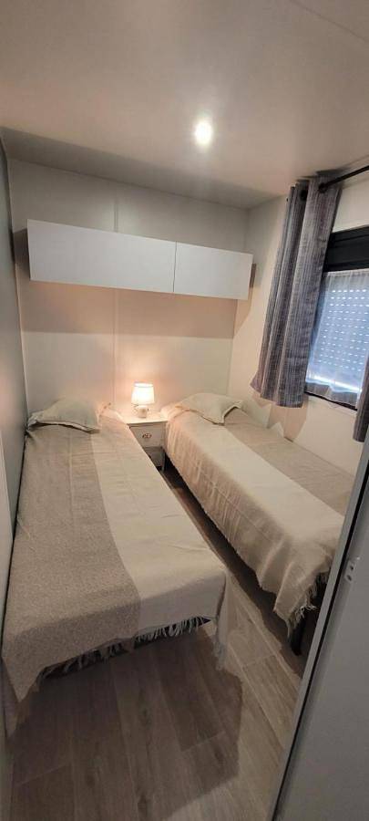 Location de vacances pour 6 personnes, avec piscine ainsi que jardin et terrasse à Herm - 3