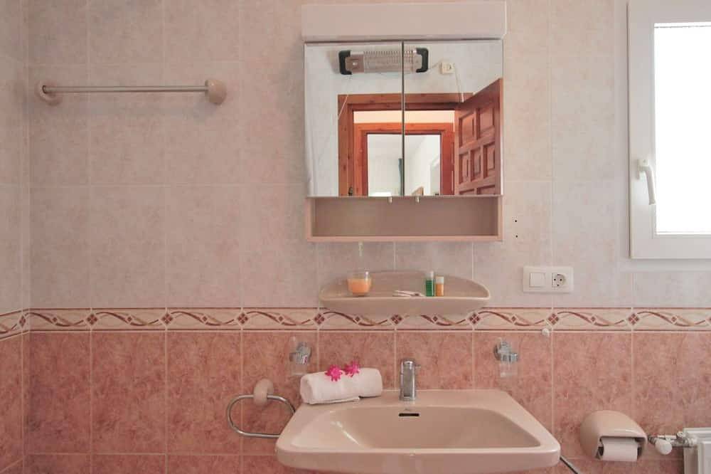Beautiful private villa for 10 guests with Wifi, private pool, A/C, Tv, patio and parking in Bello Horizonte (Alicante), Costa Blanca