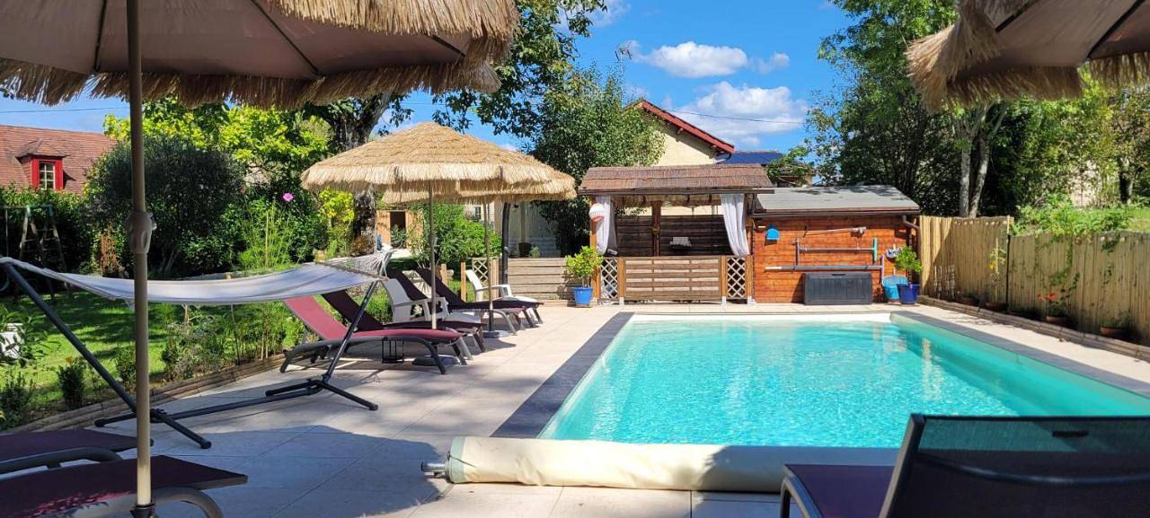 Appartement entier, One-Bedroom Apartment in Saint-Julien-de-Lampon, Quercy