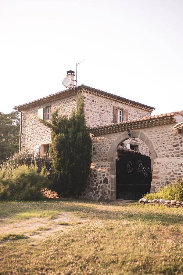 Gîte pour 2 personnes, avec jardin à Saint-Georges-les-Bains