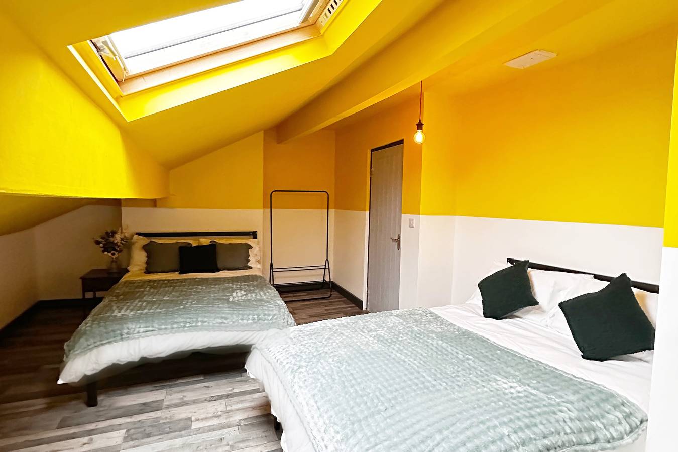 Entire holiday apartment, Willow Suite - 3br - Sleeps 8 - Central Blackpool in Blackpool Pleasure Beach, North West England