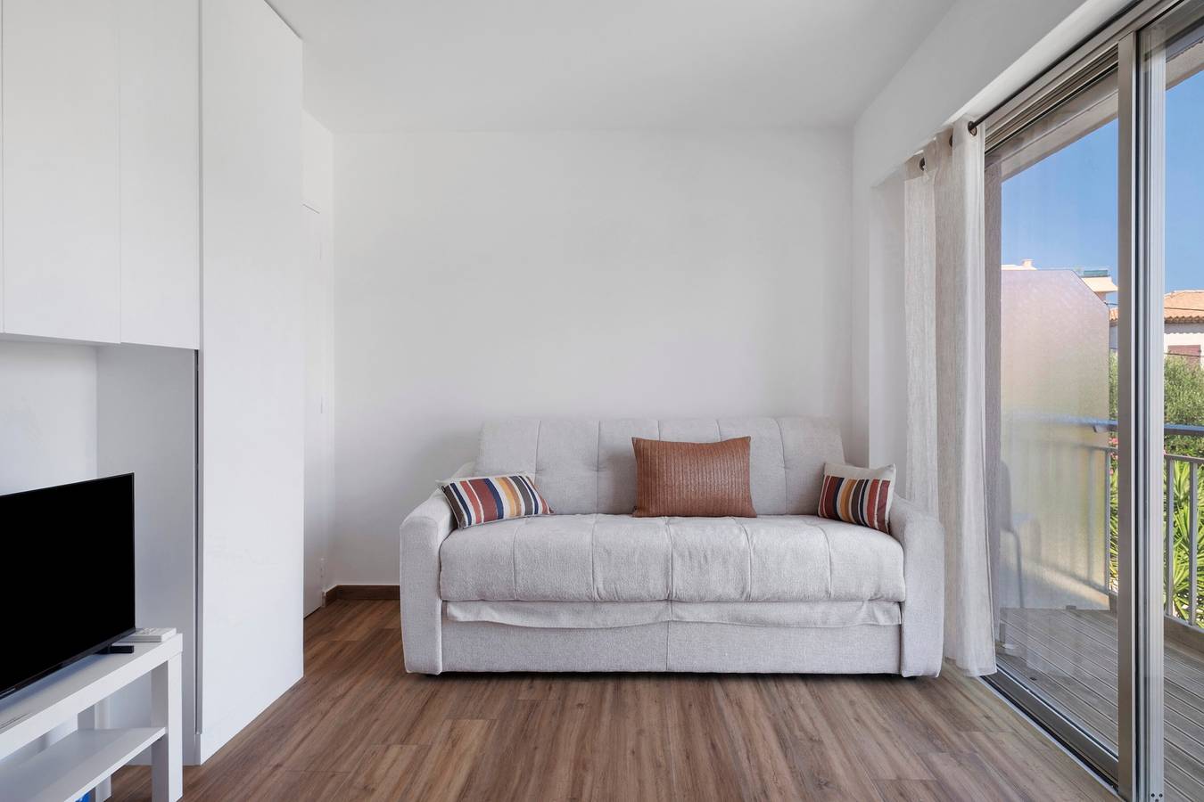 Studio entier, Studio « Les Jacinthes Proche Mer » avec balcon, Wi-Fi et climatisation in Cros de Cagnes, Cagnes-sur-Mer