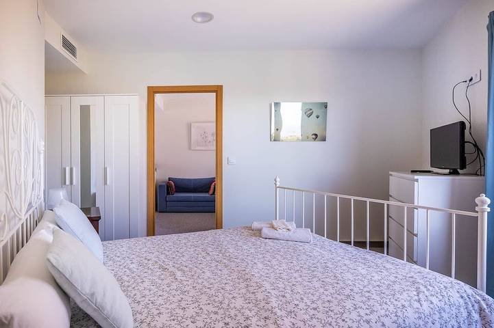Parador-view apt- sleeps 4-1-bed apt shared rooftop terrace with castle view in Carmona, Province de Séville