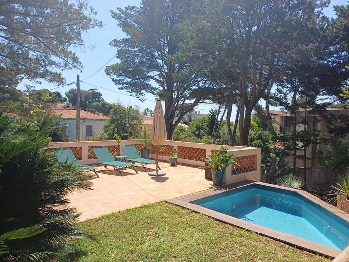 Gîte pour 2 personnes, avec Terrasse et Piscine dans Calanque de Cap Rousset