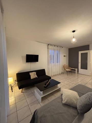 Gîte pour 5 personnes, avec terrasse, animaux acceptés à Pont-de-Chéruy