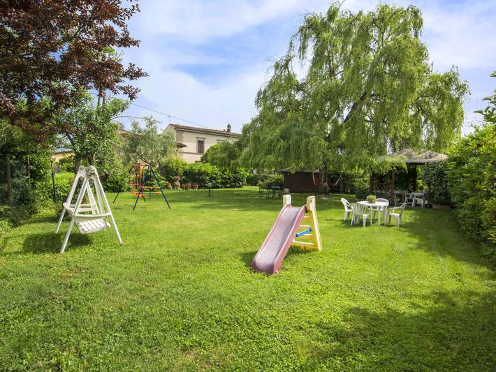 Casa vacanza per 9 persone, con Balcone e Terrazza nonché Giardino e Panorama a Scandicci