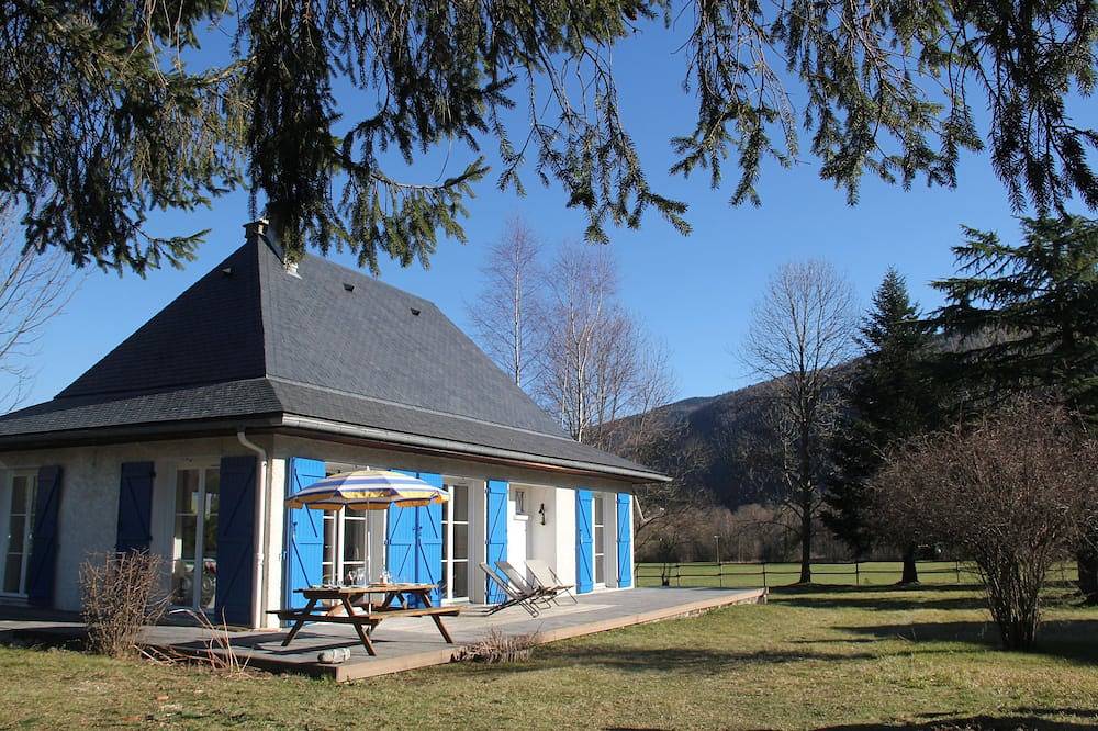 Ein freistehendes Haus im Herzen der Pyrenäen in Aucun, Nationalpark Pyrenäen