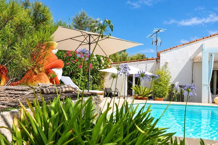 Appartement de vacances entier, Roulotte Gitane, Tiny House avec terasse privée in Aigues-Mortes, Côte d'Améthyste