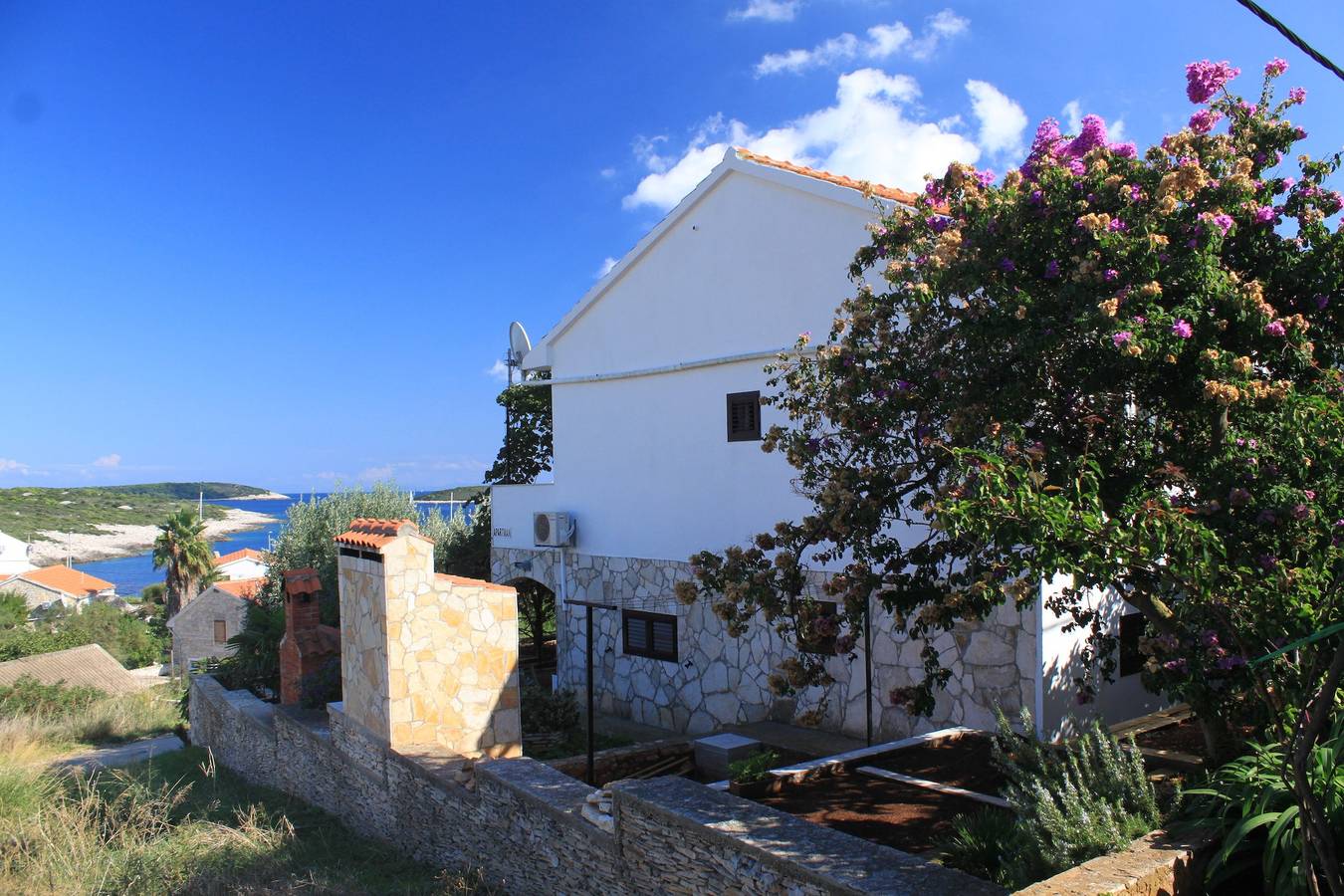 Ganze Wohnung, 2-Zimmer-Ferienwohnung mit Terrasse und Meerblick Rukavac, Vis A-2411-a in Rukavac, Split-Dalmatien