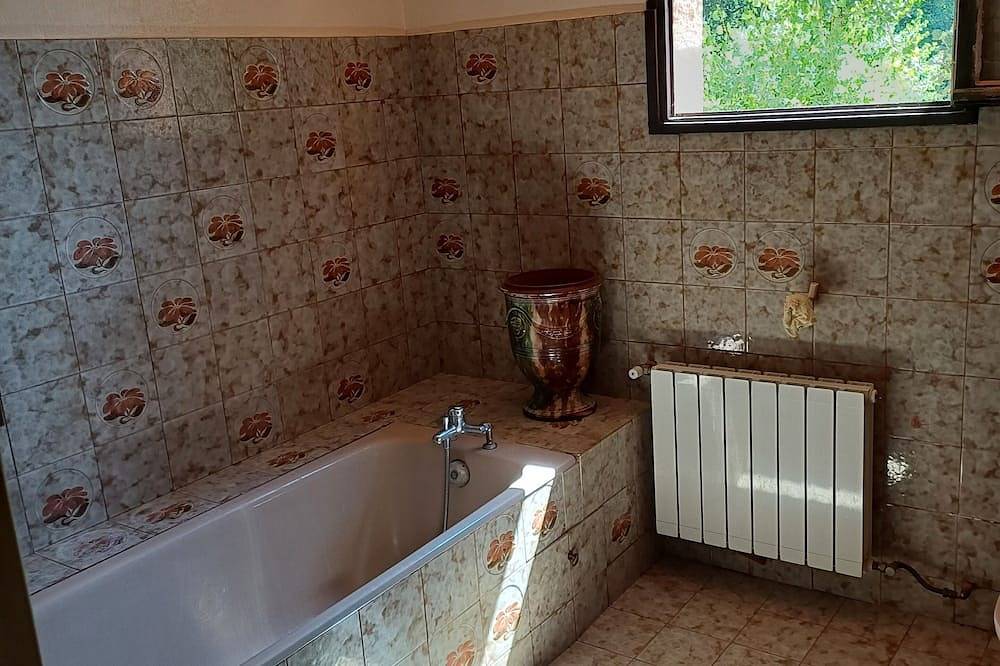 Villa 8 pers, pool & villa south facing, Bagnols-en-F, very beautiful site in Bagnols-en-Forêt, Mediterranean Coast (France)