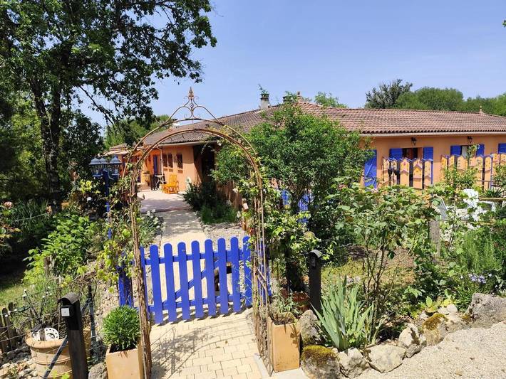 Double Room with Private Bathroom in Vers, Quercy