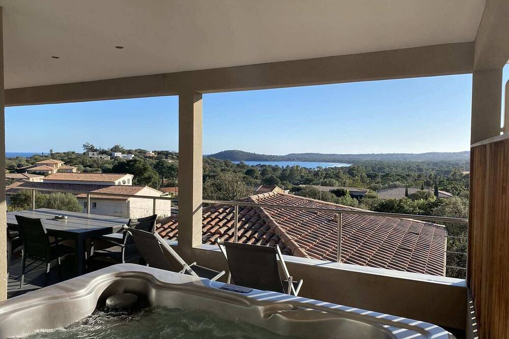 Apartamento entero, Casa 1, piscina 29 °, jacuzzi, vista al mar, playa 800 m, sauna hammam, río in Sainte-Lucie de Porto-Vecchio, Zonza