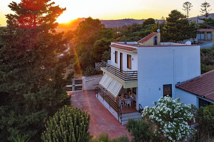 Villa per 6 persone, con idromassaggio e giardino nonché balcone, con animali domestici in Sciacca