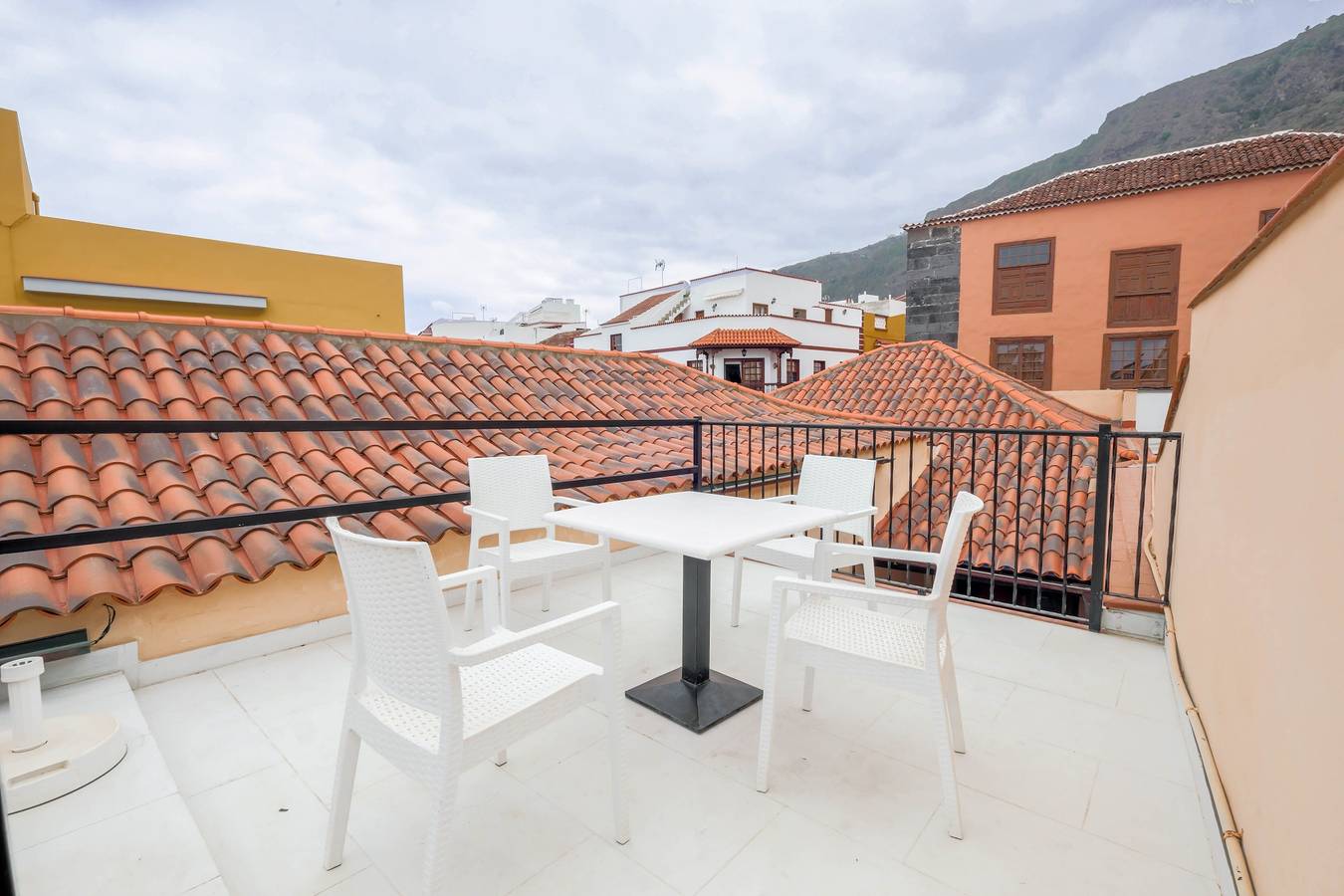 Ferienhaus in Strandnähe "Casa Tradicional Canaria" mit Dachterrasse und Wlan in Villa y Puerto de Garachico, Garachico