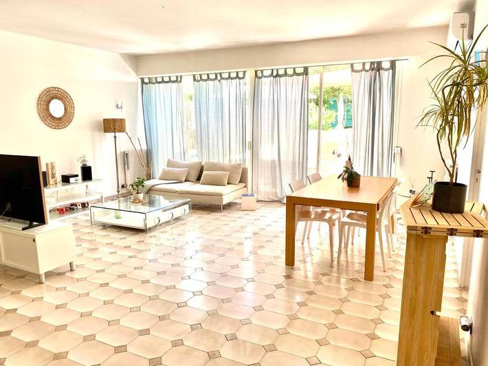 Gîte pour 4 personnes, avec Balcon et Terrasse ainsi que Jardin et Vue dans Plage de la Salis - 2