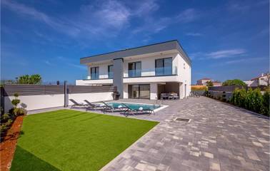 Ferienhaus für 8 Personen, mit Terrasse und Sauna, mit Haustier in Nin