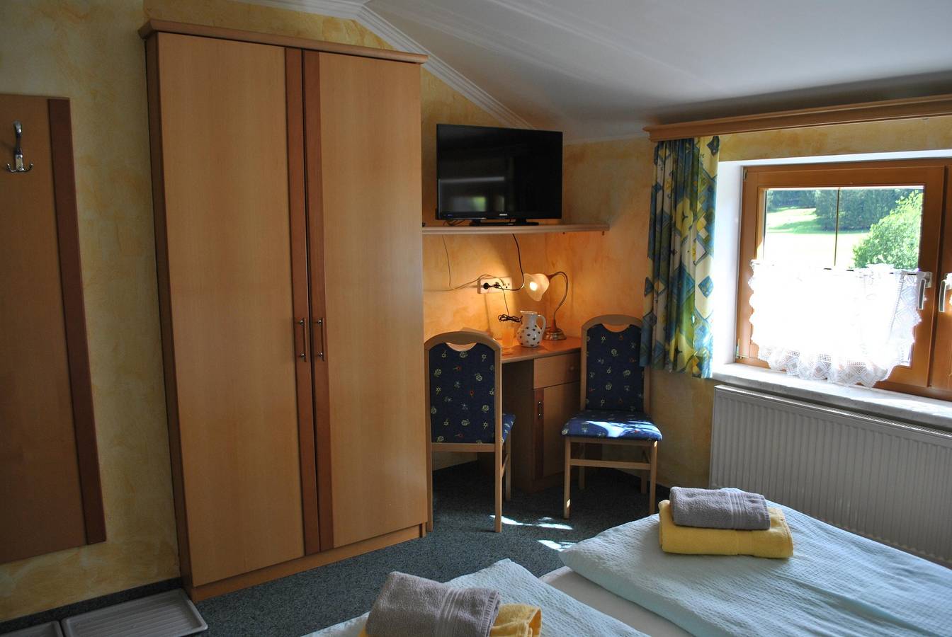 Ganze Ferienwohnung, Doppelzimmer (6) mit Dusche, Wc in Mariapfarr, Bundesland Salzburg