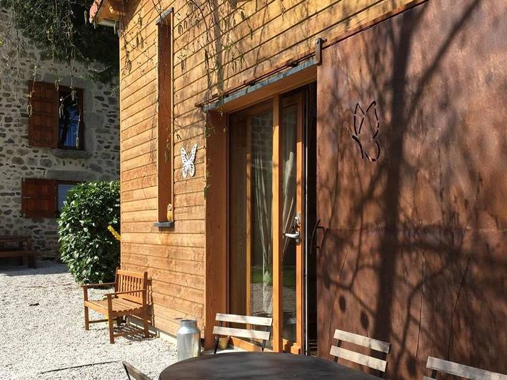 Location de vacances pour 4 personnes, avec jardin ainsi que terrasse et piscine à Saint-Maurice-de-Lignon