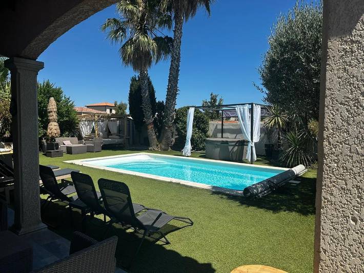 Apartamento de vacaciones para 4 personas, con piscina además de jardín y jacuzzi - 1