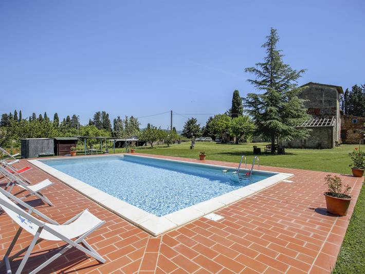 Appartamento per 4 persone, con giardino e panorama nonché terrazza, con animali domestici a Monteriggioni