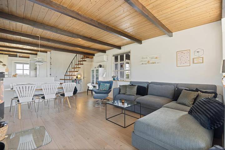 Reetgedecktes Ferienhaus mit Whirlpool und Sauna in Årgab, Holmsland Klit