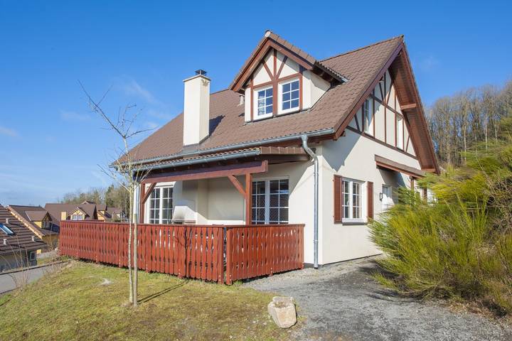 Villa für 8 Personen, mit Balkon/Terrasse und Terrasse sowie Sauna in der Eifel
