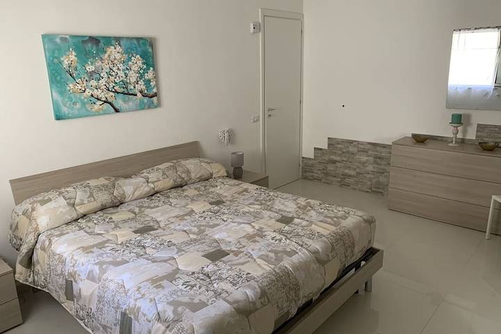 Gîte pour 5 personnes, avec terrasse à Mondello - 2